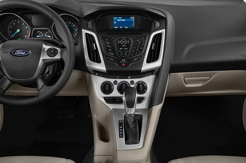 Ford Focus (Baujahr 2011) Trend 4 Türen Mittelkonsole