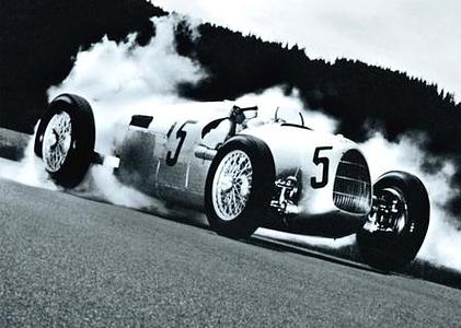 Autoklassiker: 75 Jahre Silberpfeile - Ringe und Stern