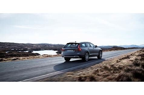 Volvo V90 Cross Country D5 AWD ist bis zu 230 km/h schnell