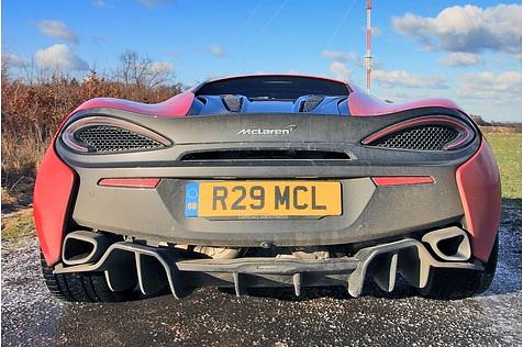 Das Heck wirkt wie von einem anderen Stern.