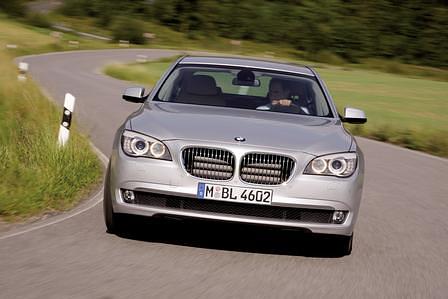 Technik: Neue BMW-Motoren - Sechs minus vier