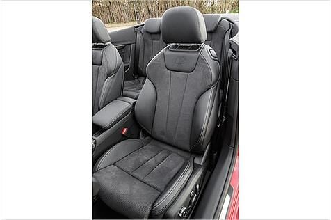 Die Sportsitze bieten einen guten Seitenhalt