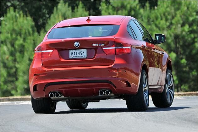 In Kurven zeigt sich ein neutrales Eigenlenkverhalten und mit dem Allradantrieb gibt es einen hervorragenden Grip