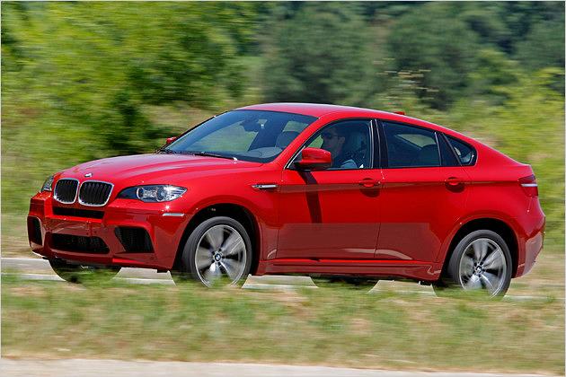 Die Abstimmung der Dämpfer und der Servounterstützung können über eine Taste im Sport- oder Normalmodus eingestellt werden