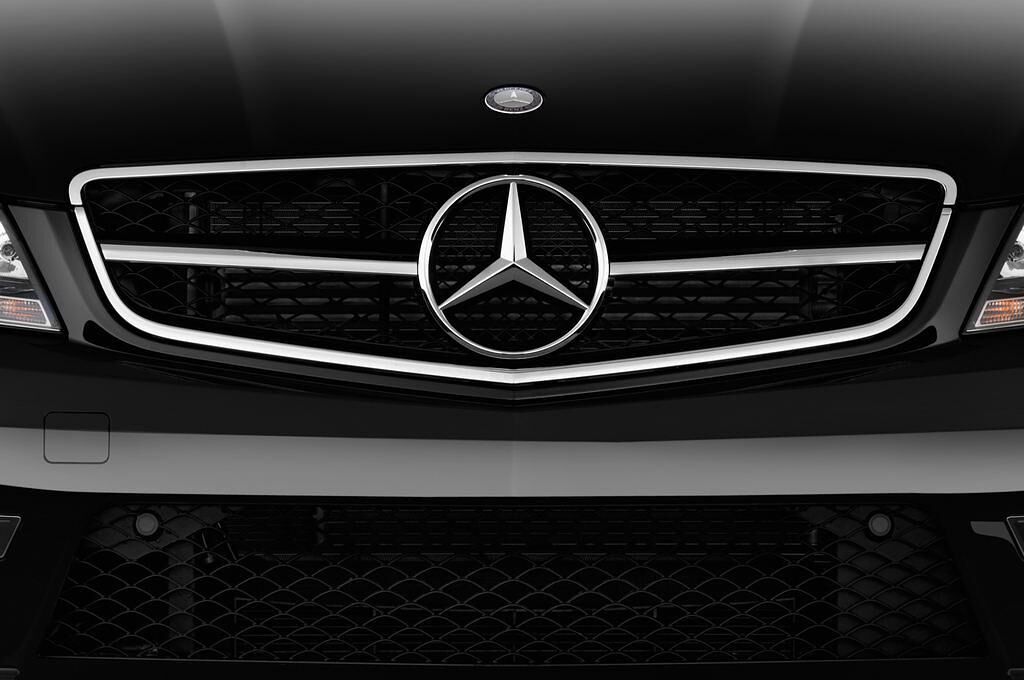Mercedes C-Class (Baujahr 2013) AMG 4 Türen Kühlergrill und Scheinwerfer