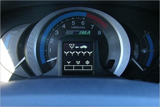 Diese Grafik zeigt die Fahreffizient der eben beendeten Fahrt (Pflänzchen oben) und über die gesamte Lebensdauer (unten) an