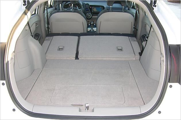 Maximal passen knapp über 1.000 Liter in den Insight - nicht gerade viel