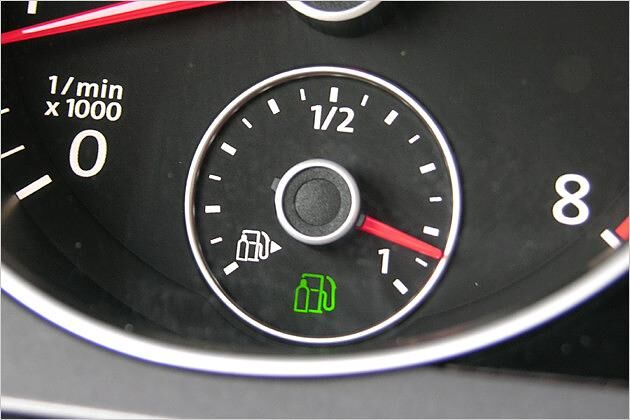 Das grüne Symbol zeigt an, dass man im Erdgas-Modus fährt