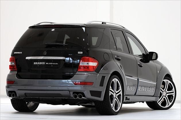 Das neue Heckteil bietet den vier Chromendrohren ein passendes Ambiente