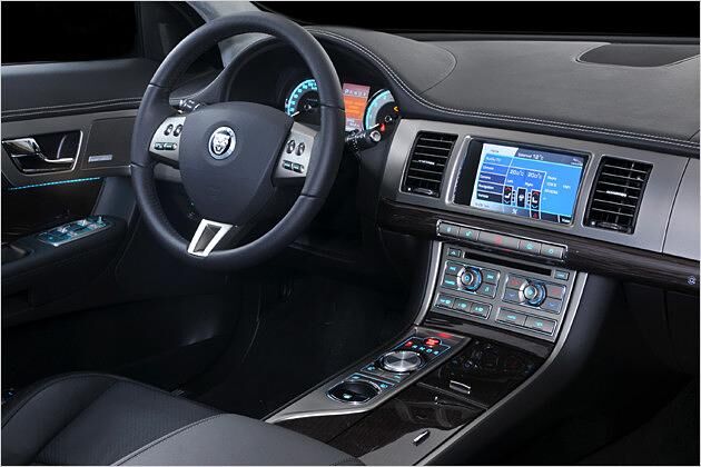 Einnehmende Kabine: Der Innenraum des Jaguar XF