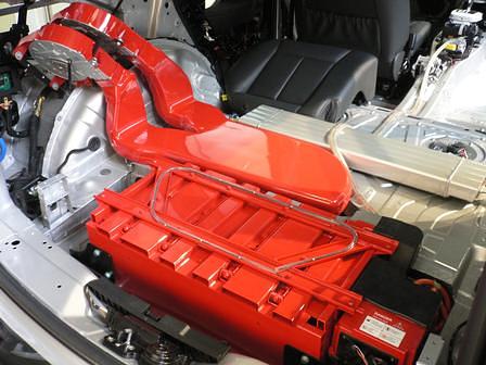 Porsche Cayenne Hybrid - Batterie im Prototyp