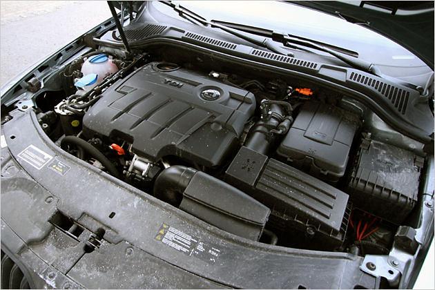 Der 2,0-Liter-TDI mit 170 PS bringt den Superb kräftig und günstig voran