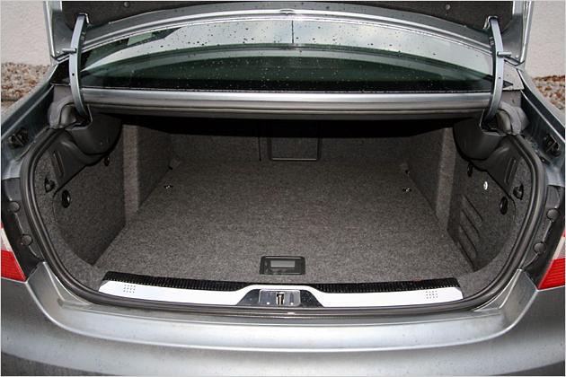 TwinDoor: Entweder man öffnet nur den kleinen Deckel ...