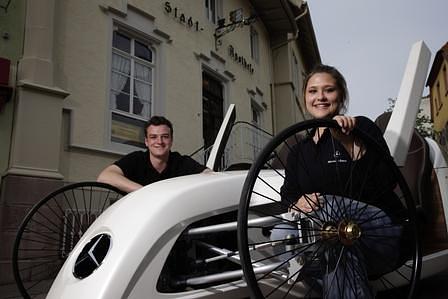 F-Cell Roadster und Mercedes-Azubis