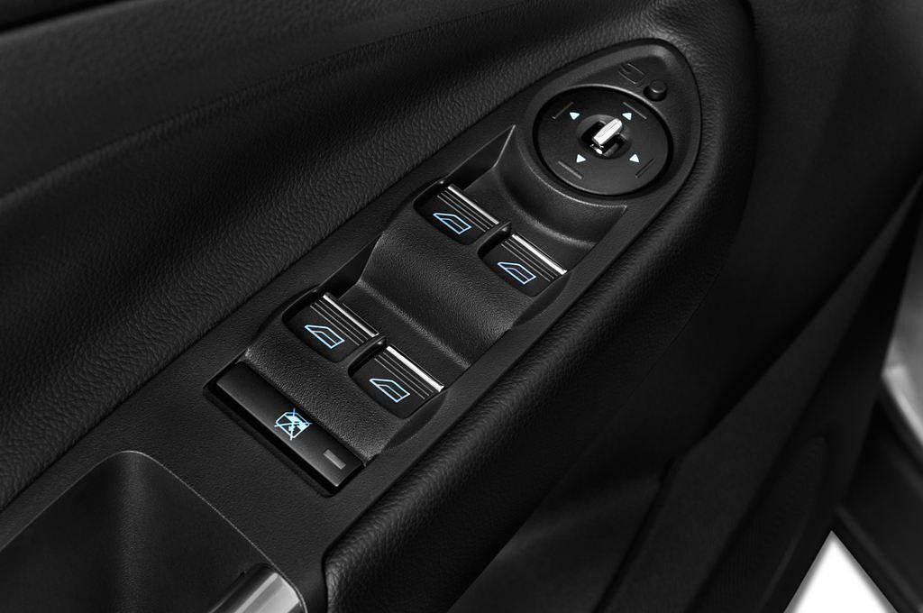 Ford Kuga (Baujahr 2013) Trend 5 Türen Bedienungselemente Tür