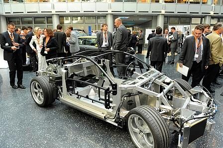 Veranstaltungen im neuen Forum in der Berliner Mitte sollen für breite Akzeptanz der neuen Technologie werben.