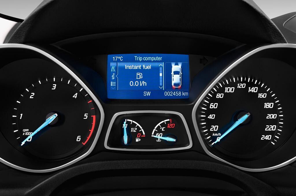 Ford Kuga (Baujahr 2013) Trend 5 Türen Tacho und Fahrerinstrumente