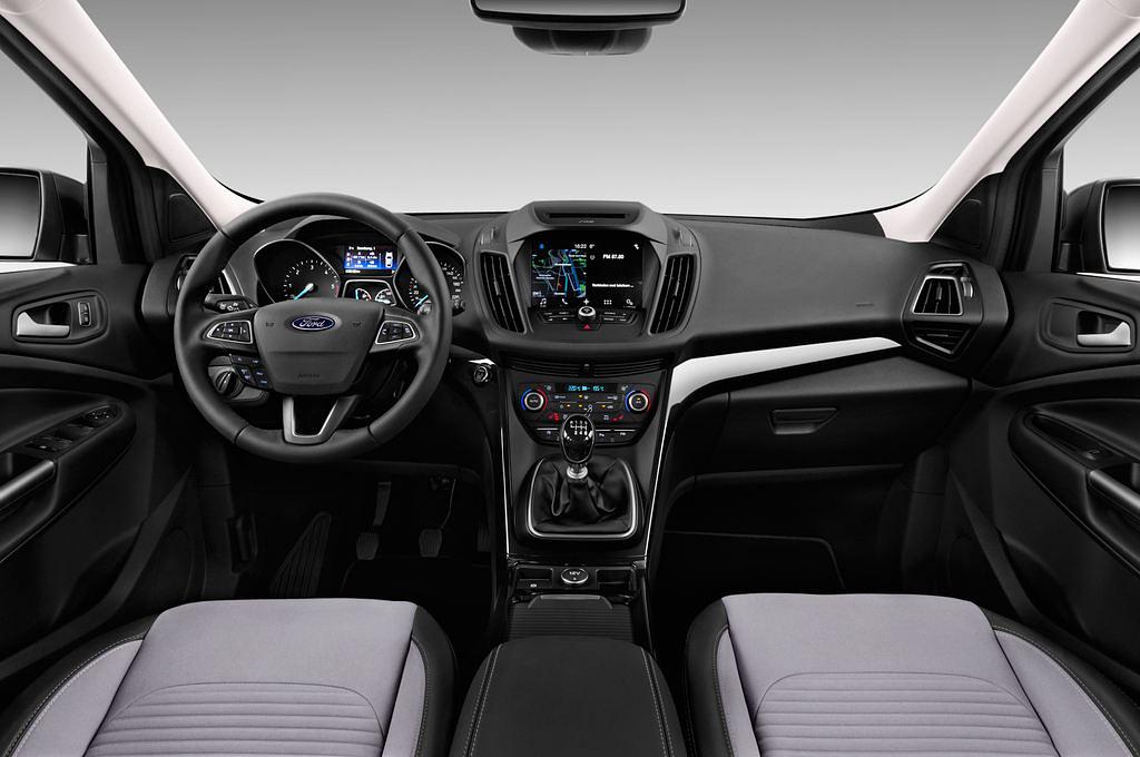 Ford Kuga (Baujahr 2017) Titanium 5 Türen Cockpit und Innenraum