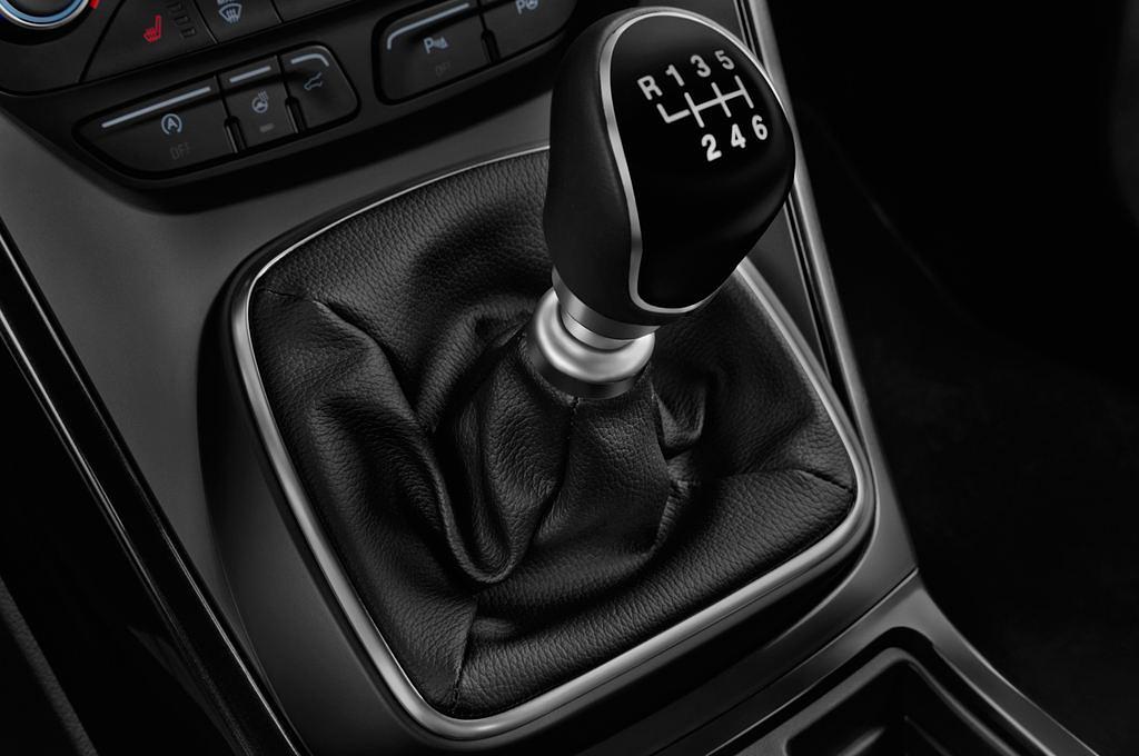 Ford Kuga (Baujahr 2017) Titanium 5 Türen Schalthebel