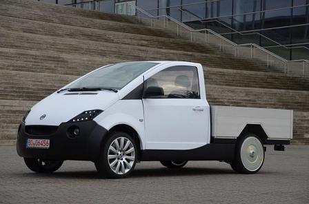 Es wird von zwei Radnabenmotoren angetrieben.