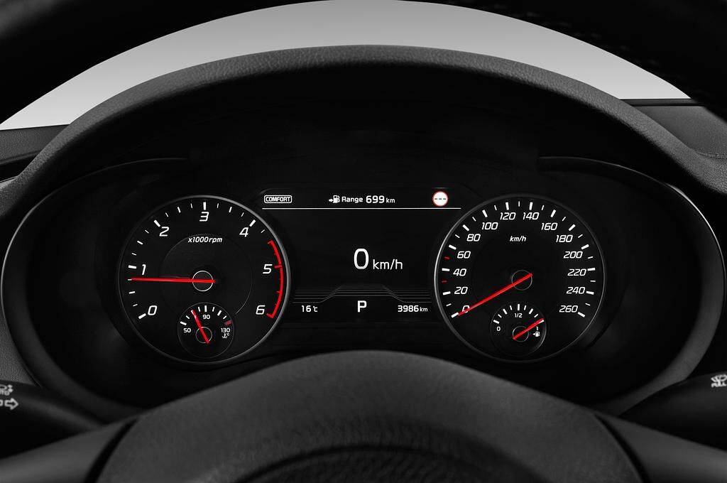 KIA Stinger (Baujahr 2018) GT-Line 5 Türen Tacho und Fahrerinstrumente