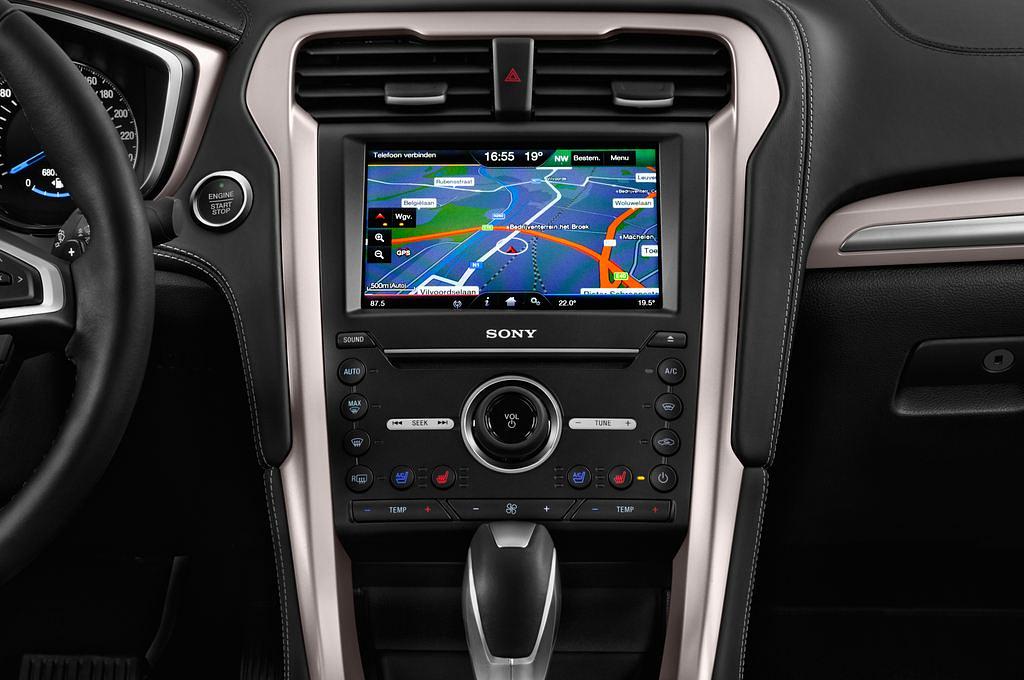 Ford Mondeo (Baujahr 2016) Vignale 4 Türen Mittelkonsole