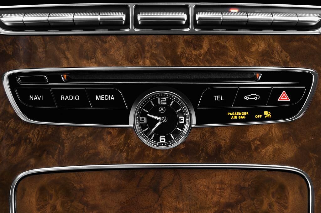 Mercedes C-Class (Baujahr 2015) Exclusive 4 Türen Radio und Infotainmentsystem