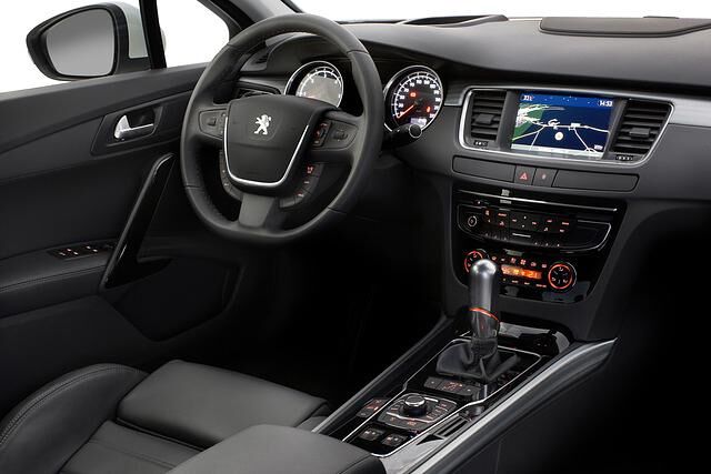 Das Armaturenbrett ist sehr übersichtlich gestaltet