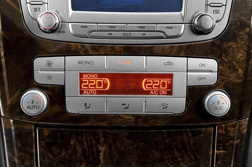 Ford Mondeo (Baujahr 2010) Ghia 5 Türen Temperatur und Klimaanlage