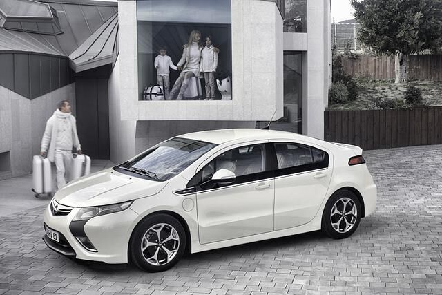 Gleichzeitig mit dem Ampera wird auch das Schwestermodell Chevrolet Volt in den Verkauf gehen