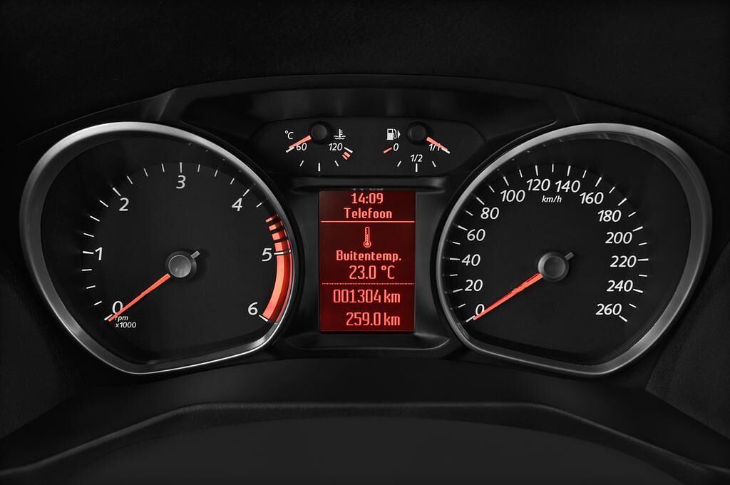 Ford Mondeo (Baujahr 2014) Trend 5 Türen Tacho und Fahrerinstrumente