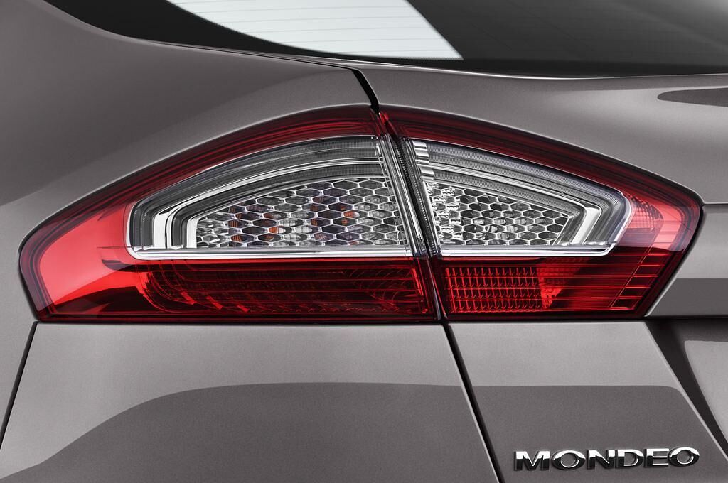 Ford Mondeo (Baujahr 2014) Trend 5 Türen Rücklicht