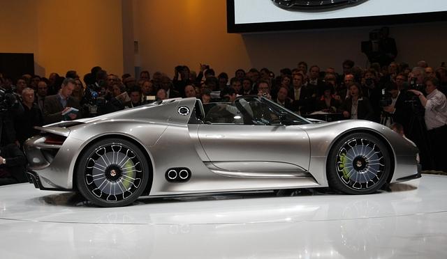 Porsche 918 Spyder: Plug-In-Hybrid mit Rennsporttechnik, Foto: Matthias Knödler/SP-X