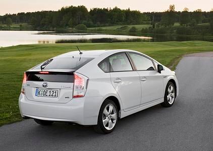 Toyota Prius bremst sicher beim TüV-Test