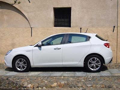 Alfa Romeo Giulietta: Bella Figura für die Golf-Klasse (Kurzfassung)