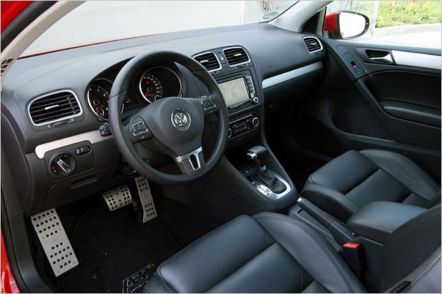 Lediglich die Alu-Pedalerie und die Fußmatten stammen von Abt