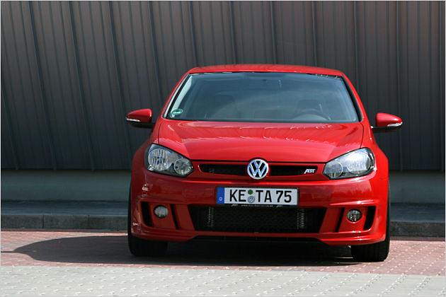 Der Kühlergrill ist gegenüber dem Serienmodell deutlich kleiner geworden