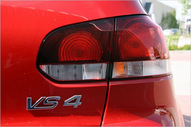 VS steht für "Volkswagen Sportiv", die vier für den Leistungssteigerungs-Kit der Vierzylinder-Modelle