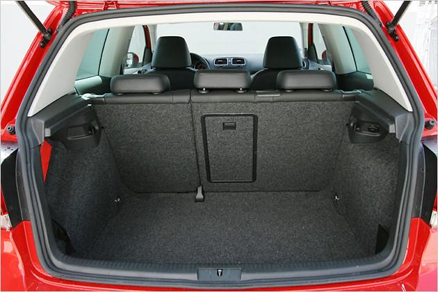 Im Gepäckabteil des Golf ist Platz für 350 Liter Ladung