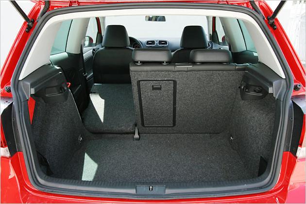 Bei Bedarf kann die Rückbank geteilt umgeklappt werden