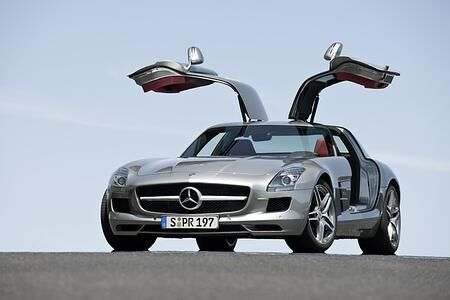 Mercedes SLS AMG - Näher an der Piste