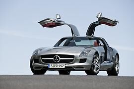 Mercedes SLS AMG - Näher an der Piste