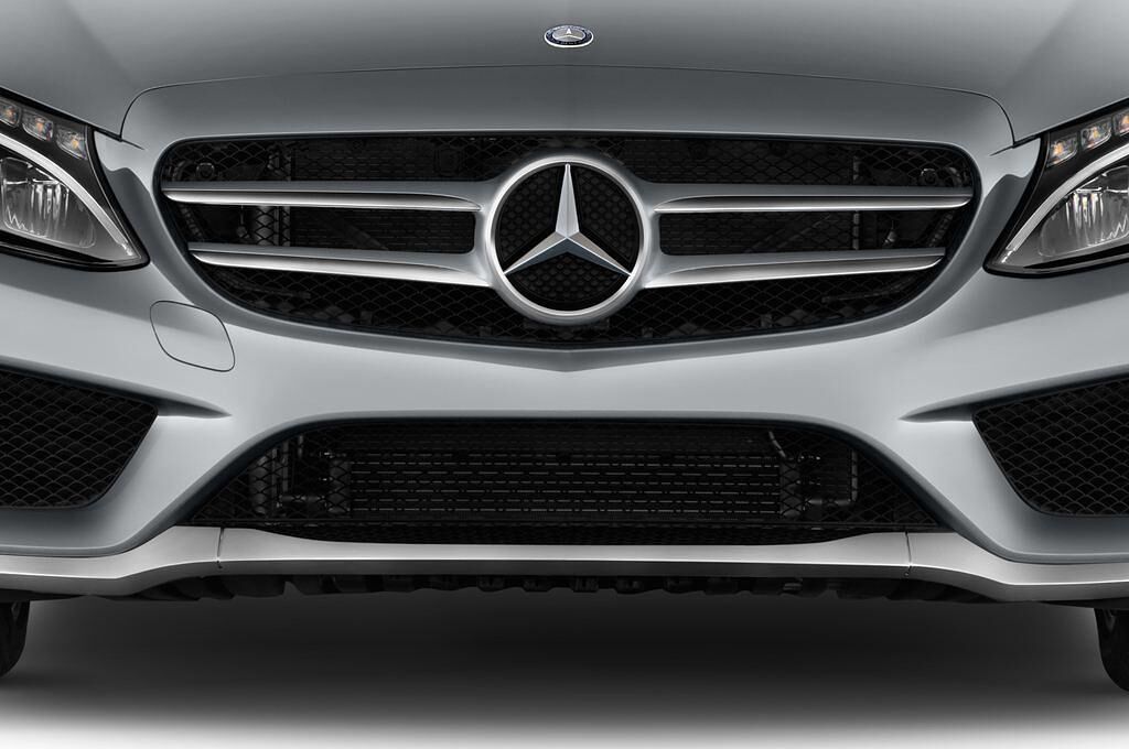 Mercedes C-Class (Baujahr 2015) C 250 Bluetec 4Matic AT 4 Türen Kühlergrill und Scheinwerfer