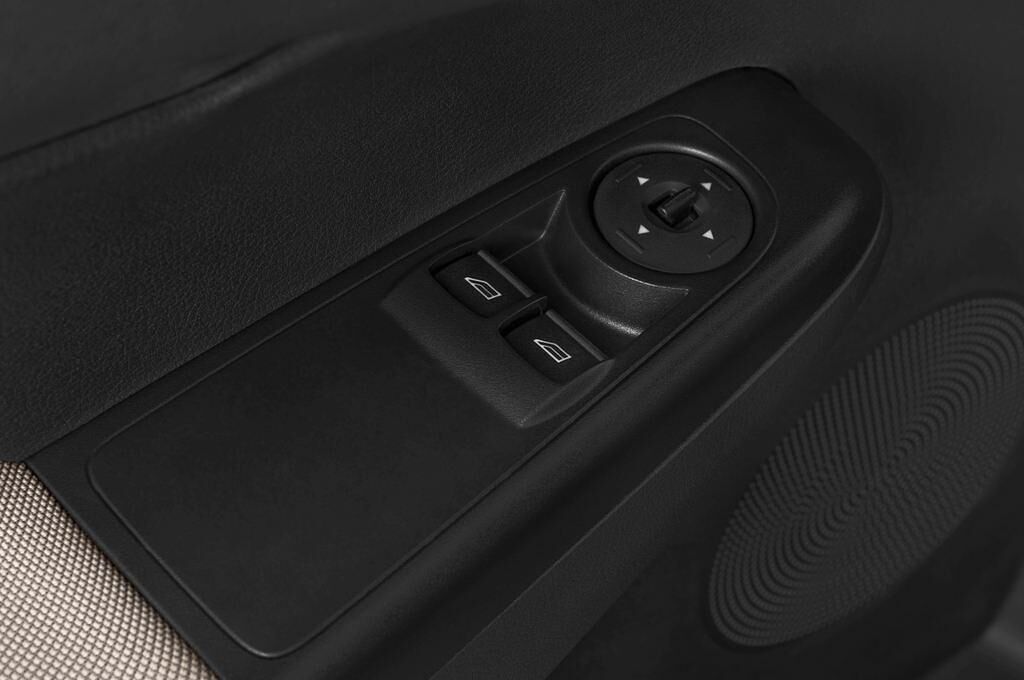Ford Tourneo Courier (Baujahr 2015) Titanium 5 Türen Bedienungselemente Tür
