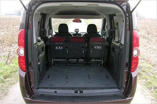 Bei nach vorne geklappten Fondsitzen beträgt das Gepäckraum-Volumen stolze 3.200 Liter