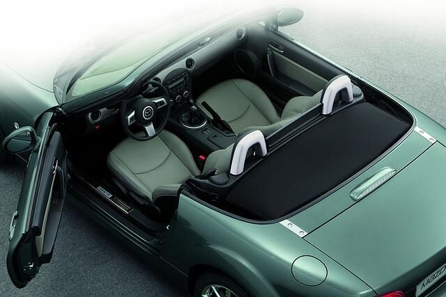 Der Zweisitzer kostet mindestens 23.490 Euro und bietet laut Hersteller einen Kundenvorteil von 1.300 Euro