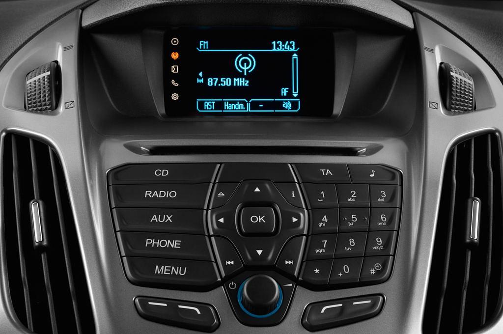 Ford Transit Connect (Baujahr 2014) Trend 5 Türen Radio und Infotainmentsystem