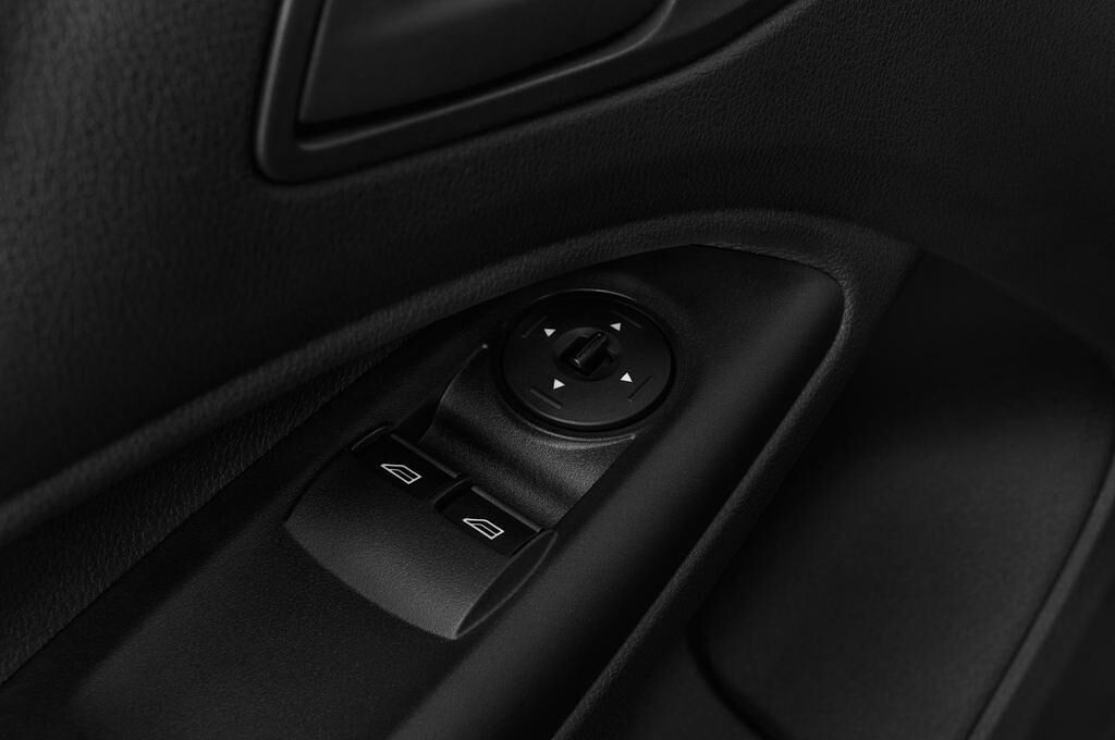 Ford Transit Connect (Baujahr 2014) Trend 5 Türen Bedienungselemente Tür