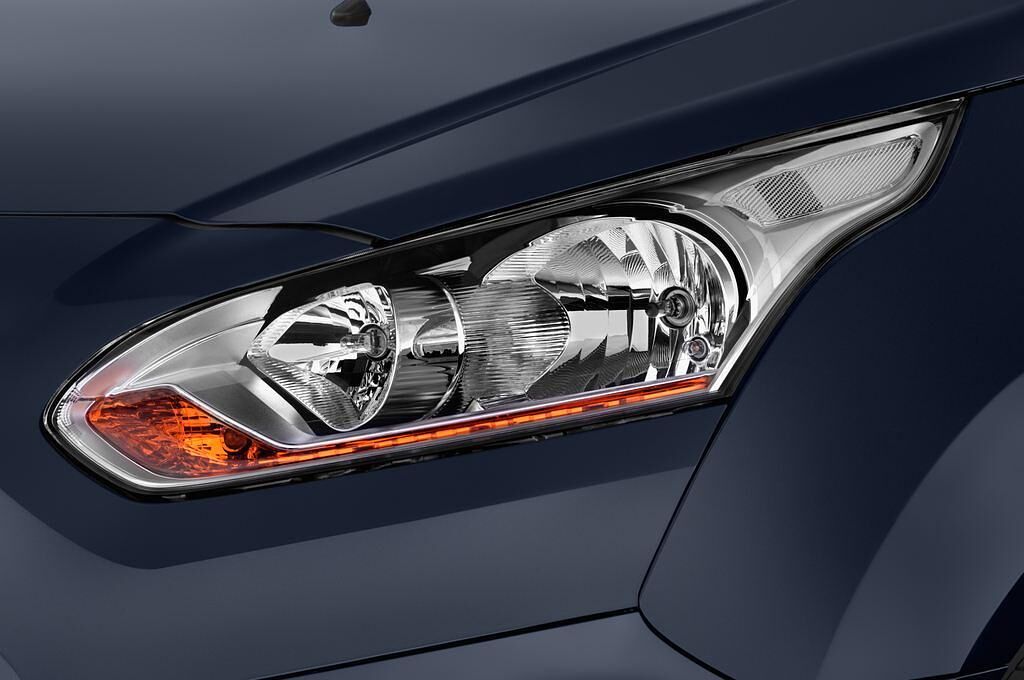 Ford Transit Connect (Baujahr 2014) Trend 5 Türen Scheinwerfer