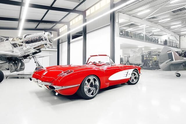 Beim Motor blieben die Tuner traditionell und transplantierten den Motor der aktuellen Corvette